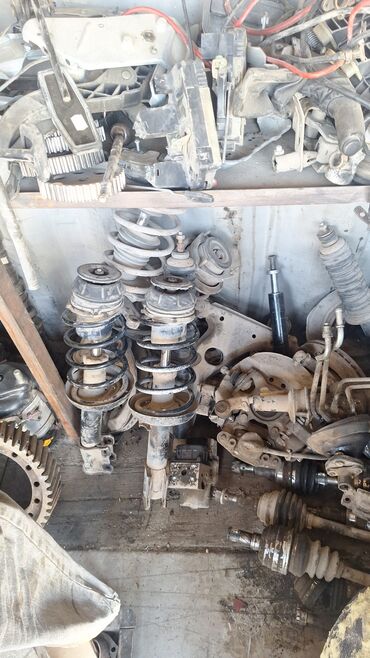 Другие детали для мотора: Автозапчасти с разборки Ассортимент на фото: - Амортизаторные стойки — 1