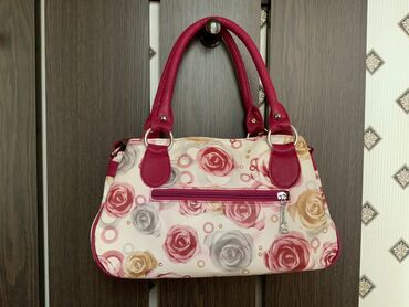 Çantalar: Gənc xanımlar üçün həm çiyindən asmalı, həm də əldə tutulacaq — 3