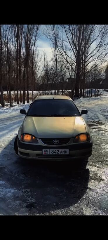 Toyota: Toyota Avensis: 2001 г., 1.6 л, Механика, Бензин, Седан