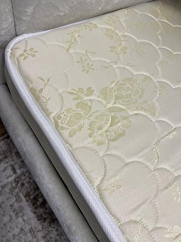 спальняя: Продается ортопедический матрас 🛏 Размер: 150 × 200 см 💤 Жёсткий — 1