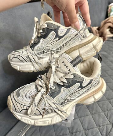Women's Sneakers and athletic shoes: Balenciaga, Ölçü: 38, rəng - Ağ, Yeni