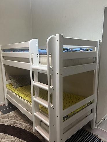 мамка папка: Двухъярусная детская кровать из массива (похоже на сосну) в белом — 3