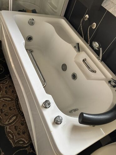 живые раки: Джакузи, Акрил