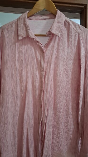 Рубашки: Продаётся женская одежда: рубашки, футболки, кофты, брюки. Есть новые — 11