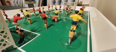 Masa üstü football oyunu. Uzunluğu 50x36 sm dir.Demək olar heç