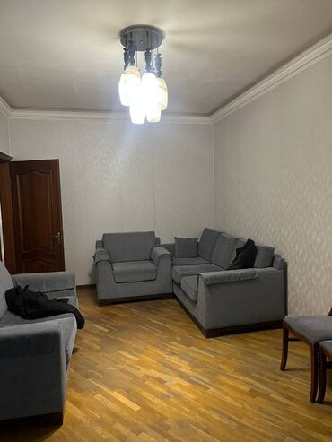 Uzunmüddətli kirayə mənzillər: Azadlıq metrosunun yanında,9 mərtəbənin,7-ci mərtəbəsində,2 — 8