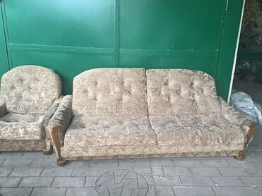 диван красный: Продаётся диван и 2 кресла