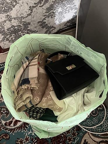 Үлпөт көйнөктөрү жана аксессуарлар: Отдам даром

Сумка пакетом: женские аксессуары и одежда — 2
