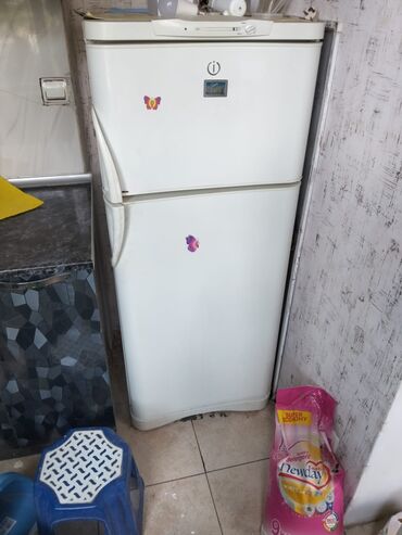 Soyuducular: 2 qapılı Indesit Soyuducu Satılır, rəng - Ağ