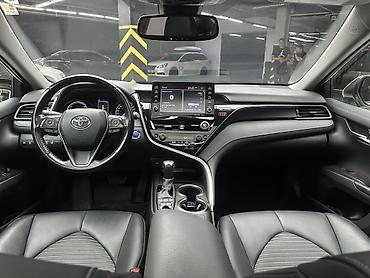 машины тойота: Toyota Camry: 2021 г., 2.5 л, Вариатор, Гибрид, Седан — 9