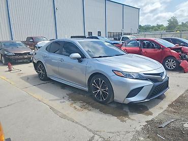 поможем: Toyota Camry: 2020 г., 2.5 л, Гибрид, Седан — 2