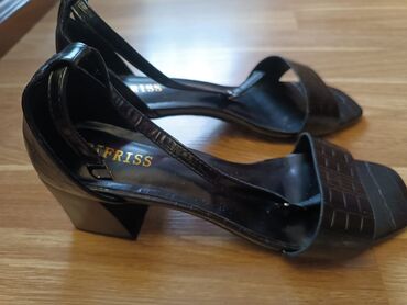 женские сандали adidas adilette: Ölçü: 40, rəng - Qara, Yeni