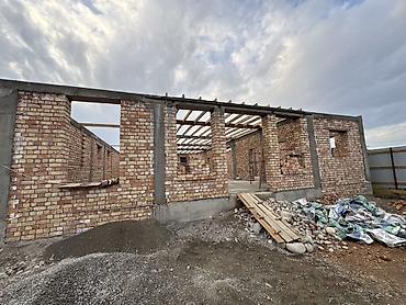 Продажа коттеджей и домов: Продаётся недостроенный одноэтажный кирпичный дом. Продается 4 сотке at lalafo.kg — 12 Продажа коттеджей и домов: Продаётся недостроенный одноэтажный кирпичный дом. Продается 4 сотке — 12
