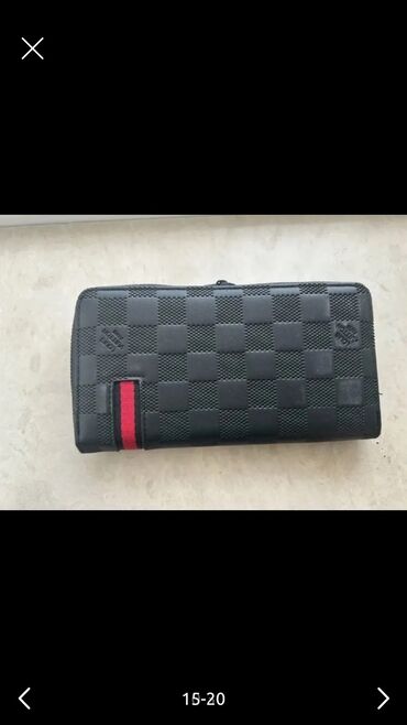 Çantalar: Qadın üçün portmanat və pulqabları satılır.Təzədir.Çeşidlər var.Real — 8