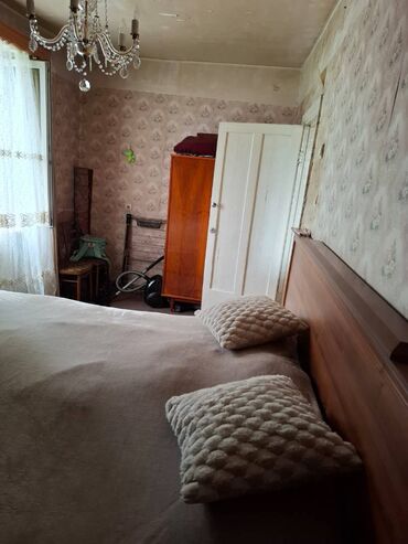 Köhnə tikili: 📍 Ünvan: İzmir prospekti 43 🏢 Köhne tikili bina (Xuruşovka — 12