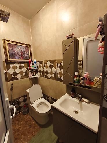 Həyət evləri və villaların satışı: Satılır – həyət evi - Torpaq sahəsi: darvazalı, hasarlı həyət; tam — 8