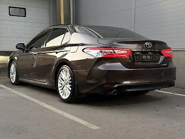 фораннер 2018: Toyota Camry: 2018 г., Гибрид, Седан — 4
