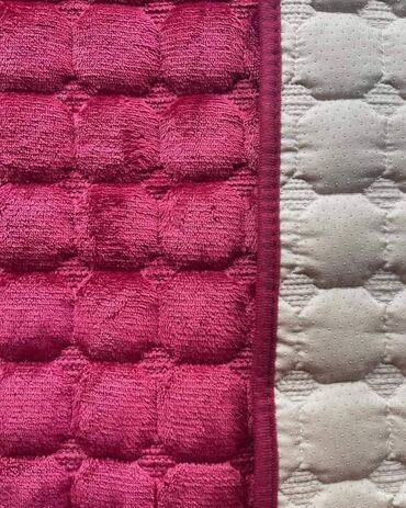 Posteljina: Ne klizajuci plisani flekeri. Idealni za odrzavanje. Set sadrzi tri — 2