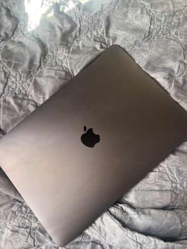 макбук 2021: Ноутбук, Apple, 8 ГБ ОЗУ, Intel Core i5, 13.3 ", Б/у, Для работы, учебы, память SSD