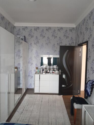 Uzunmüddətli kirayə mənzillər: Tam mebelli 2 otaqlı mənzil interyeri - Yataq otağı: Böyük — 9