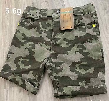 Paketi dečije odeće: Decaci farmerke, pantalone, bermude,sorcevi.Cene do 500din, velicina — 3