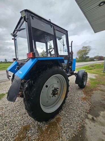 Traktorlar: Belarus MTZ traktoru - Güclü ön və arxa təkərli, tam ölçülü kabinəli — 2