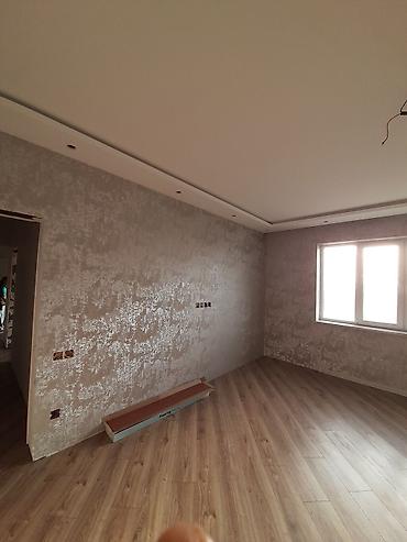 qapi ve pencere: Məhsul: Ağ daxili qapılar və dekorativ divar örtüyü (daş/mermer — 9