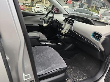 Унаа сатуу: Toyota Prius: 2016 г., 1.8 л, Вариатор, Гибрид, Хетчбек — 3
