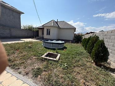участок кунту: Дом с участком и мощёным двором - Одноэтажный дом с двускатной — 3