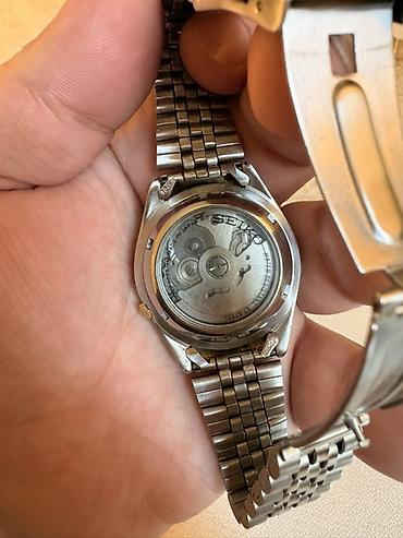 Aksesuarlar: Seiko 5 saatı. Tam original və problemsizdir. Türkiyədən auksiondan — 2
