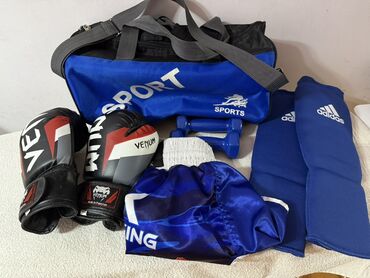 Əlcəklər: Boks və fitnes dəsti Dəst tərkibi: - Venum markalı boks əlcəkləri — 2