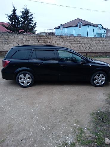 Opel: Opel Astra H Caravan (Universal) – qara rəng, salon və yük yeri geniş — 9