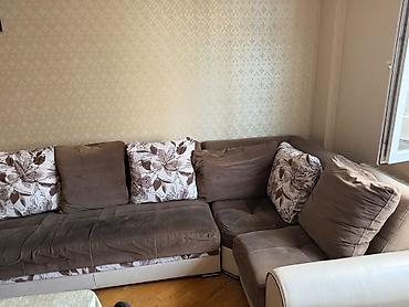 Uqlavoy divan sekilde gorunduyu kimidi acilir baza var qiymet