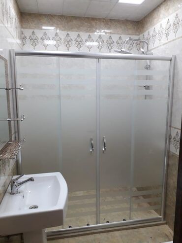 Duş kabinaları, arakəsmələr: Yeni Arakəsmə, Künc üçün, Pulsuz çatdırılma — 10