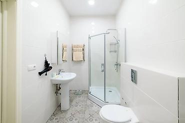 Посуточная аренда квартир: 1 комната, Душевая кабина, Постельное белье, Кондиционер — 9