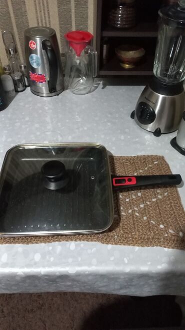 Сковородки: Сковорода со съёмной ручкой .антипригарнная.1700 сом