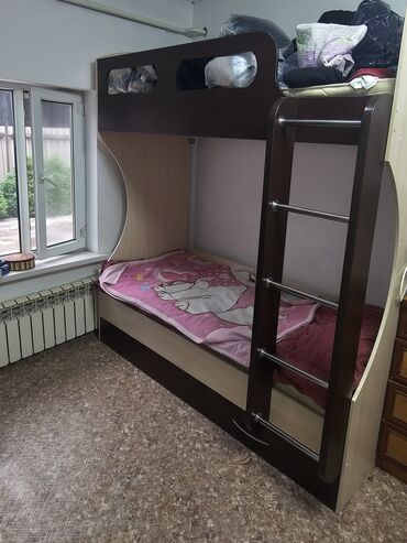 матрасы по низким ценам: Продаю двухярусную кровать с матрасом в очень хорошем состоянии