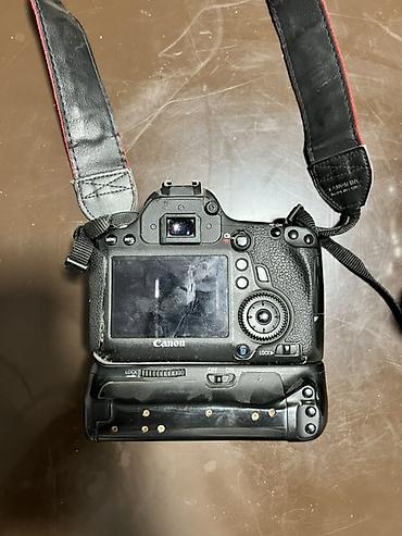digital camera: Фотоаппарат Canon EOS (зеркальная камера серии 5D) с широкоугольным — 6