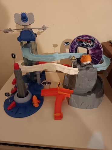 usaq ucun suruskenler: Parkıng garage. Space jump. Lego Labirint lift asansör. Batareya ilə