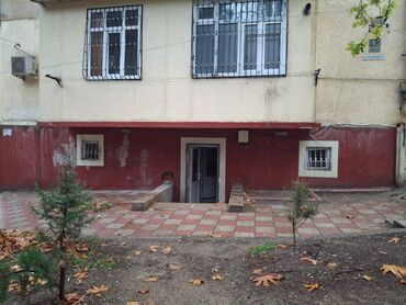 Ofislər: Təcili kupçalı yarımzirzəmi 29.3 kv. ticarət obyekti satılır! Faktiki — 1