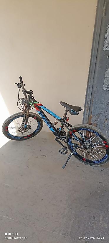 volta vsx: Velocruz velosipedi - Çərçivə: yüngül alaşımlı, qara-mavi-qırmızı — 1