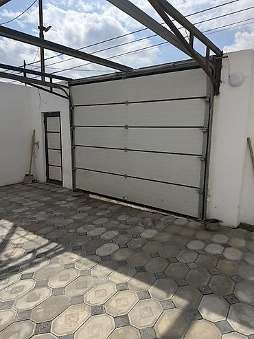 daş: Seksional qaraj qapısı - Tip: Seksional, yuxarıdan açılan (panelli — 2