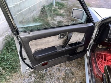 Nissan: Nissan Bluebird: 1989 г., 2 л, Механика, Бензин, Хэтчбэк