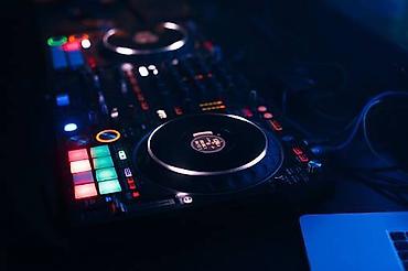 dj standı: Dj xidmeti dj adgunu tedbirler aclislar ses kalonka teskili dekor — 1