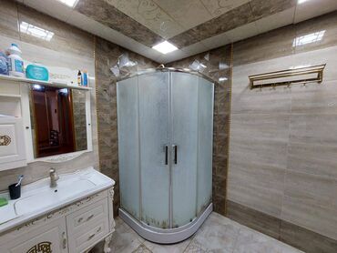 Uzunmüddətli kirayə mənzillər: Əcəmi metrosu yaxınlığı,Yeganə şadlıq sarayının arxasında,18 — 9