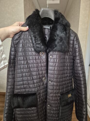 Kişi ayaqqabıları: Chanel plyaj(kurtka) 1 defe geyinilib yeni alınıb.250 aznə alınıb,100