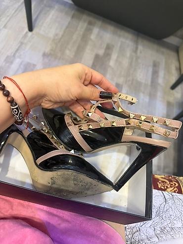Tuflilər: Valentino Garavani Rockstud qadın tuflisi. 140 azna alınıb - Model — 2