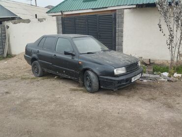 Volkswagen: Volkswagen Vento: 1994 г., 1.8 л, Механика, Бензин, Седан