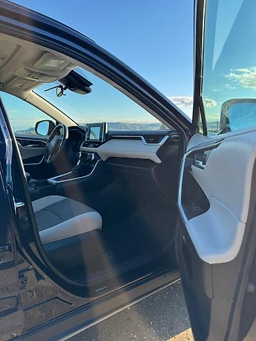 Toyota: Toyota RAV4: 2021 г., 2.5 л, Автомат, Бензин, Кроссовер — 12