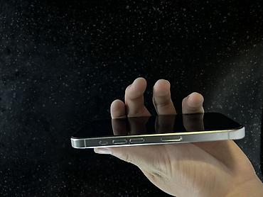 iphone 17 про: IPhone 15 Pro, Б/у, 256 ГБ, Белый, Чехол, Кабель, Зарядное устройство — 1